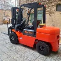 راننده لیفتراک و پایه 2. جویای کار.