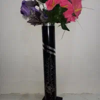 گلدان چوبی بهمراه گل پلاستیکی