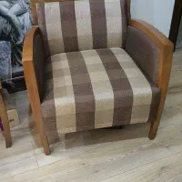 دو عدد مبل تکی  و میز جلو مبل  1*1  متر