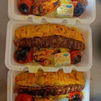 تهیه غذای ریحون در خدمت شما همشهریان عزیز هستیم