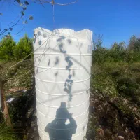 منبع آب ۲۰۰۰ لیتری سه لایه طبرستان در حد نو