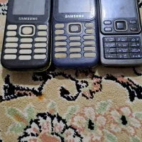 موبایل فروشی با کارتن ساده