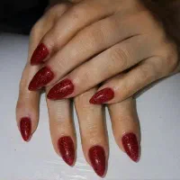 کاشت و ترمیم ناخن و لمینت و ژلیش