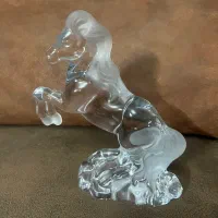 مجسمه اسب کریستال