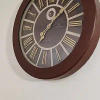 ساعت دیواری جنس بدنه چوبی