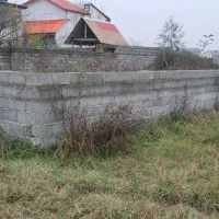 زمین محصور شده بادیوار۴۰۰مترباکاربری مسکونی