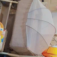 تخت گهواره ای کنار مادر