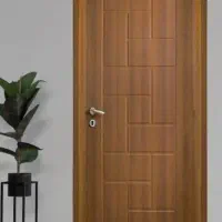 نصاب درب چوبی اتاق خواب و سرویس بهداشتی.