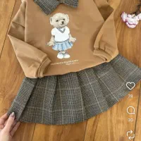 فروشنده خانم برای پوشاک بچه