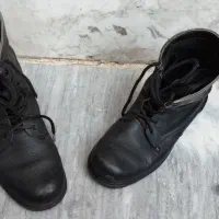 یک جفت پوتین سربازی نو