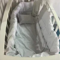 تخت کنار مادر