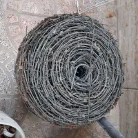 سیم خاردار. بشکه . سبد