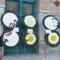 اجاره و کرایه تاج گل مصنوعی ترحیم معرف ب خیریه|خدمات پذیرایی، مراسم|تهران, هروی|دیوار