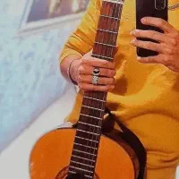 آموزش گیتار و خوانندگی
