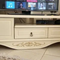 میز تلویزیون کاملا سالم نو خیلی تمیز و شیک