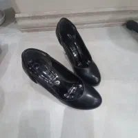 کفش چرم مجلسی روسری لباس مشکی ورق بزنین