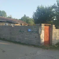 زمین دور دیوار