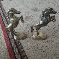 دوعدد اسب برنز