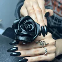 انواع خدمات کاشت ناخن با ژل