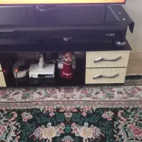 میز تلویزیون شیشه‌ای