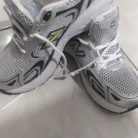 کتونی نیوبالانس|کیف، کفش، کمربند|ری, سرتخت|دیوار