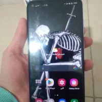 یک گوشی M11 همراه با کارتون