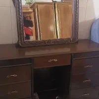 میز آرایشی با آینه سالم و تمیز|تخت و سرویس خواب|خمینی‌شهر, |دیوار