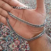 یک عدد گردنبند رنگ ثابت