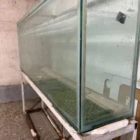 آکواریوم با پایه فلزی