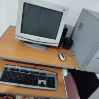 کامپیوتر و میز و لوازم