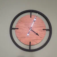 ساعت کاملا سالم با موتور عالی