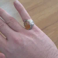 انگشتر عقیق پرتقالی رگه خونی دار