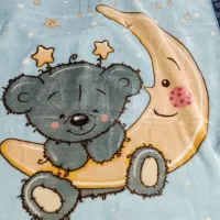 پتوی دور پیچ و خواب نوزادی کاملا سالم