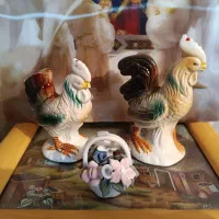 یک جفت مجسمه ی مرغ و خروس