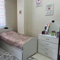 تخت تک نفره کشودار با میز آرایش