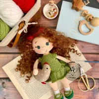 عروسک ، کلاه و اکسسوری