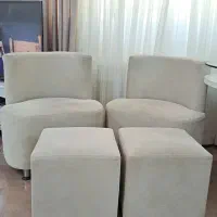 دو عدد مبل به همراه جلو مبلی