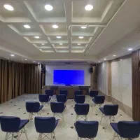 اجاره سالن جهت برگزاری کلاس های آموزشی همایش و ...|اجارهٔ کوتاه‌مدت دفتر کار و فضای آموزشی|تهران, درختی|دیوار