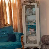 ساعت ایستاده و ویترین  سفید