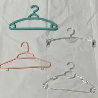 فروش اویز لباس بچه در دوجنس پلاستیکی وکریستالی