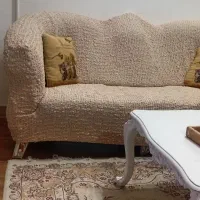 مبل با کاور و میز و گلمیز