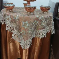 میز خاطره چوبی با رومیزی