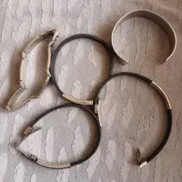 تعدادی دستبند و چند تکه برنجی|بدلیجات|بروجن, |دیوار