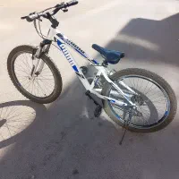 دوچرخه در حد نو|دوچرخه، اسکیت، اسکوتر|صدرا-فارس, فاز ۱|دیوار