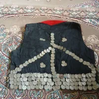 لباس قدیمی با سکه شاهی|کلکسیون اشیاء عتیقه|رشت, جانبازان|دیوار