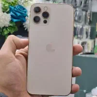 ۱۲ پرو بی خط و خش