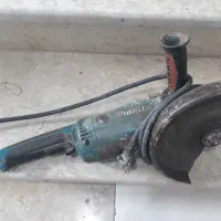 یک عدد سنگ فرز ماکیتا با ۳عدد صفحه استیل بری