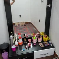 آینه ارایشی و دوعدد کشو|آرایشگاه و سالنهای زیبایی|کازرون, |دیوار