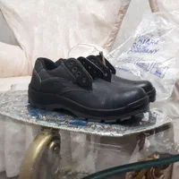کفش ایمنی پای ارا سایز ۴۳