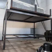 میز کار و دو عدد چهارپایه
